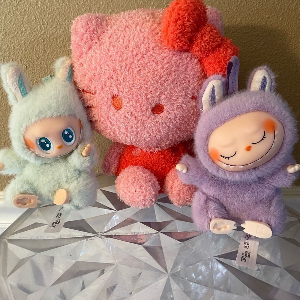 The Monsters Pop Mart Pink and Purple Figures & Pink Hello Kitty Plush - Picture 8 of 12